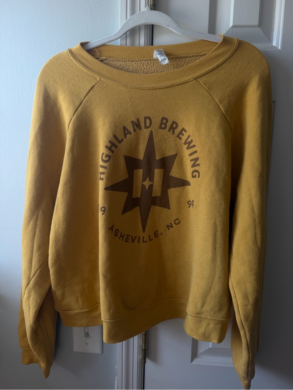Highland brewery  cold mountain sweatshirt crop NC Brewery XL